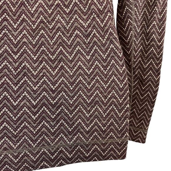 Women's Zigzag Pattern Sweater - Black and White - Picture 11 of 16